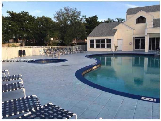 For Rent: $2,000 (2 beds, 2 baths, 1096 Square Feet)