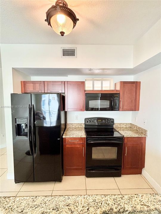 En Venta: $359,000 (2 camas, 2 baños, 882 Pies cuadrados)