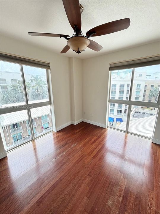 En Venta: $359,000 (2 camas, 2 baños, 882 Pies cuadrados)
