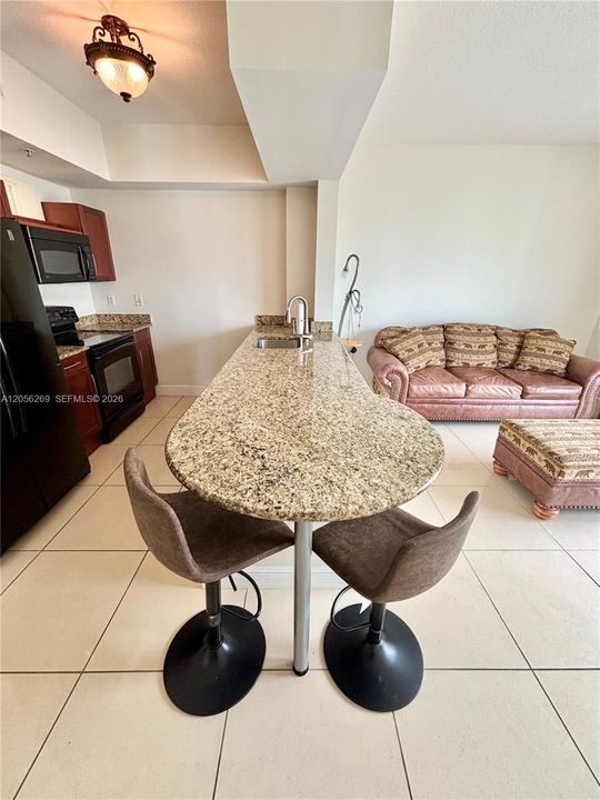 En Venta: $359,000 (2 camas, 2 baños, 882 Pies cuadrados)