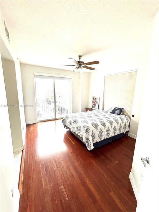 En Venta: $359,000 (2 camas, 2 baños, 882 Pies cuadrados)
