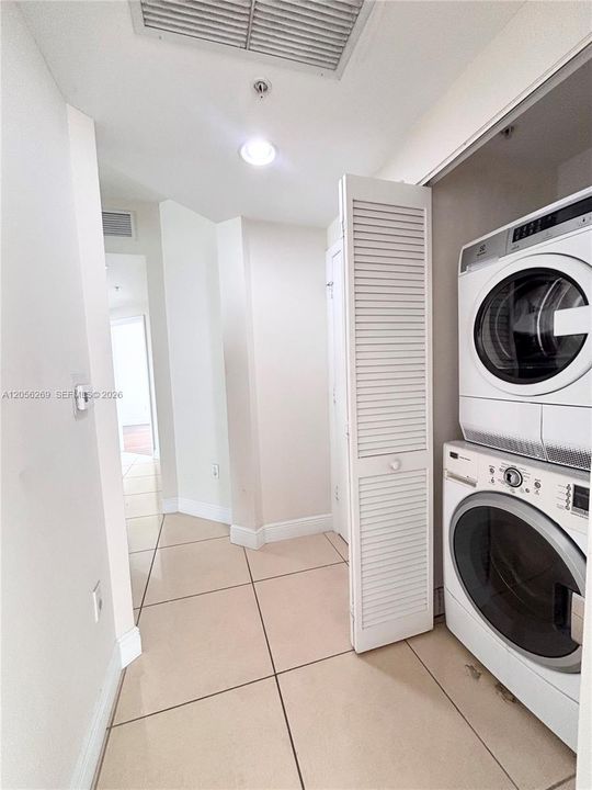 En Venta: $359,000 (2 camas, 2 baños, 882 Pies cuadrados)
