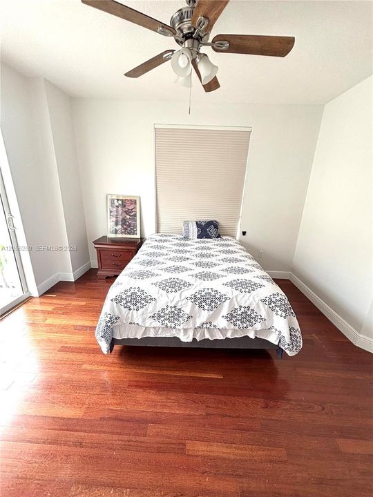 En Venta: $359,000 (2 camas, 2 baños, 882 Pies cuadrados)