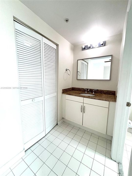 En Venta: $359,000 (2 camas, 2 baños, 882 Pies cuadrados)