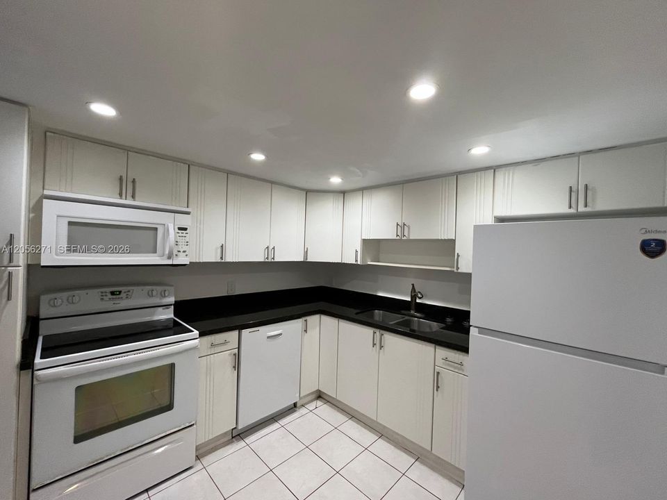 В аренду: $1,900 (2 спален, 2 ванн, 1112 Квадратных фут)