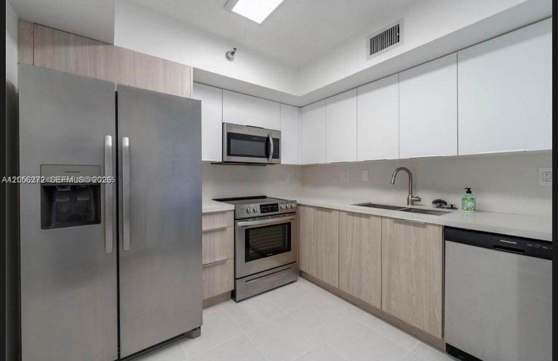 出租: $3,200 (2 贝兹, 2 浴室, 1181 平方英尺)