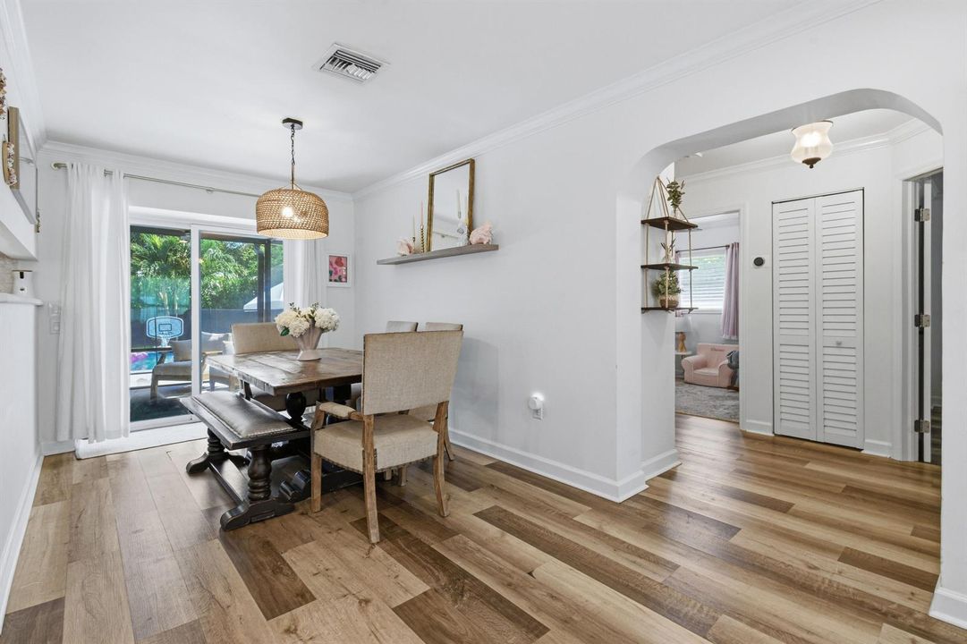 2427CountryOaksLn-Interiors(16)