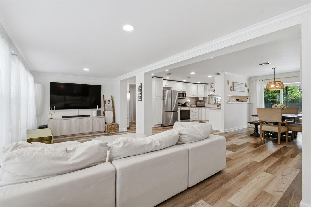 2427CountryOaksLn-Interiors(3)