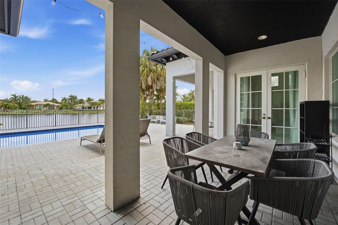 En Venta: $1,399,999 (6 camas, 4 baños, 3810 Pies cuadrados)