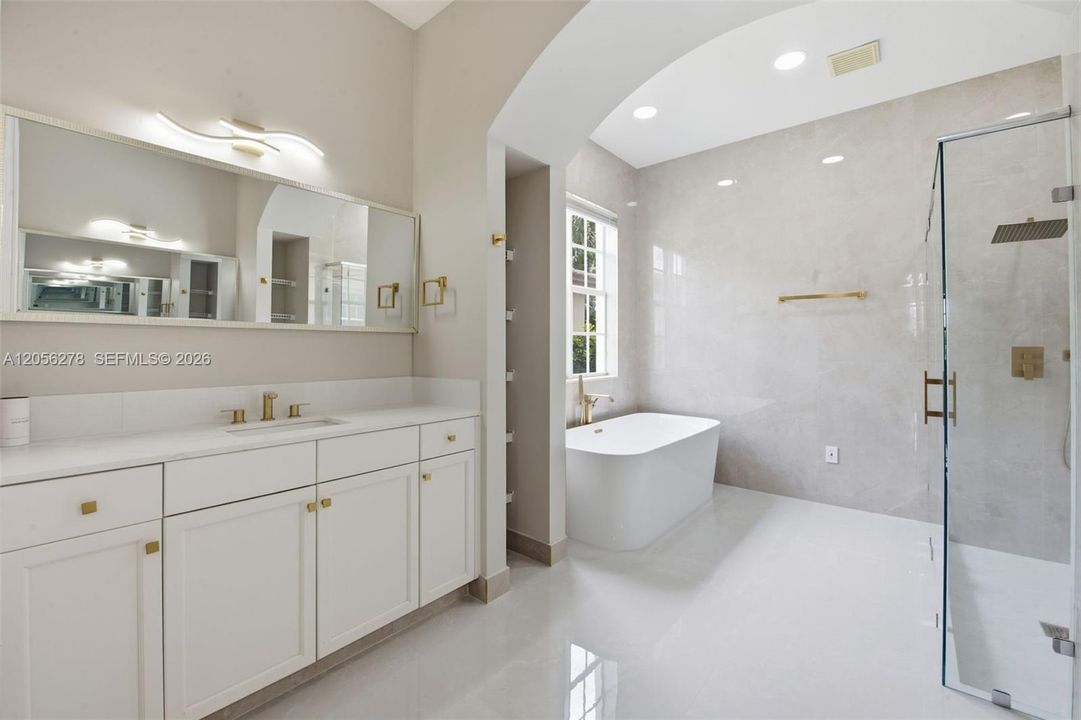 En Venta: $1,399,999 (6 camas, 4 baños, 3810 Pies cuadrados)