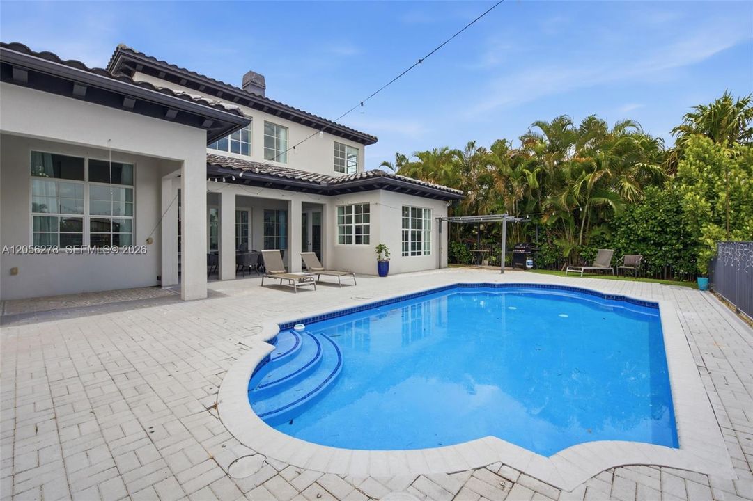 En Venta: $1,399,999 (6 camas, 4 baños, 3810 Pies cuadrados)