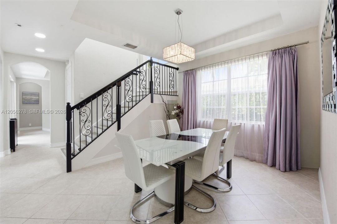 En Venta: $1,399,999 (6 camas, 4 baños, 3810 Pies cuadrados)