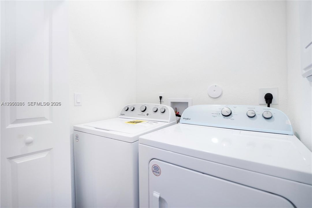 В аренду: $3,000 (3 спален, 2 ванн, 1636 Квадратных фут)