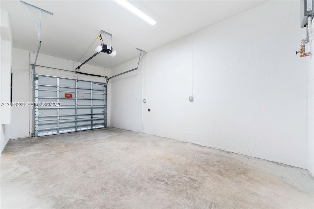 В аренду: $3,000 (3 спален, 2 ванн, 1636 Квадратных фут)