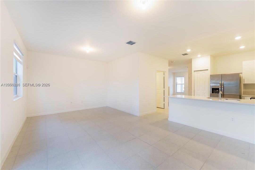В аренду: $3,000 (3 спален, 2 ванн, 1636 Квадратных фут)