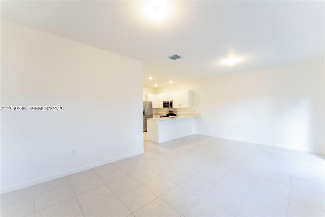 В аренду: $3,000 (3 спален, 2 ванн, 1636 Квадратных фут)