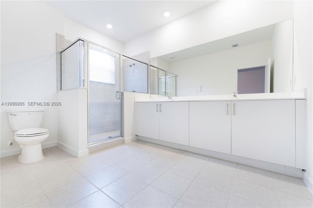 В аренду: $3,000 (3 спален, 2 ванн, 1636 Квадратных фут)