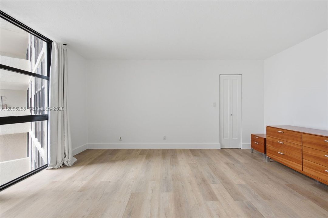 For Sale: $349,000 (2 beds, 2 baths, 1339 Square Feet)