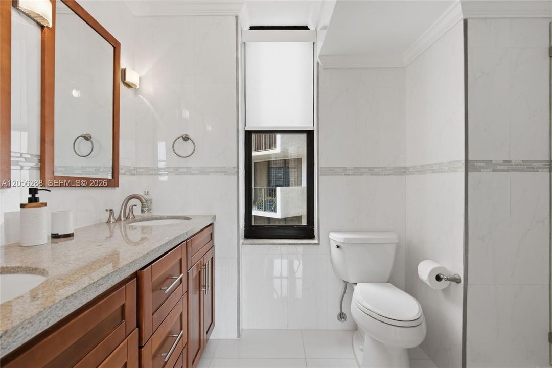For Sale: $349,000 (2 beds, 2 baths, 1339 Square Feet)