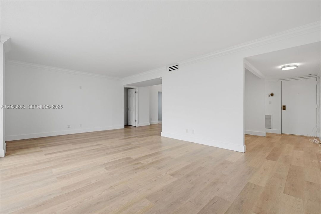 For Sale: $349,000 (2 beds, 2 baths, 1339 Square Feet)