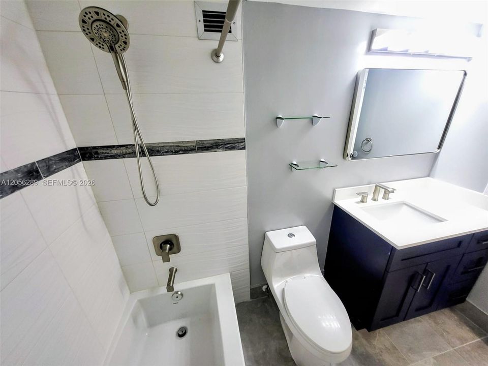 В аренду: $2,000 (1 спален, 1 ванн, 820 Квадратных фут)