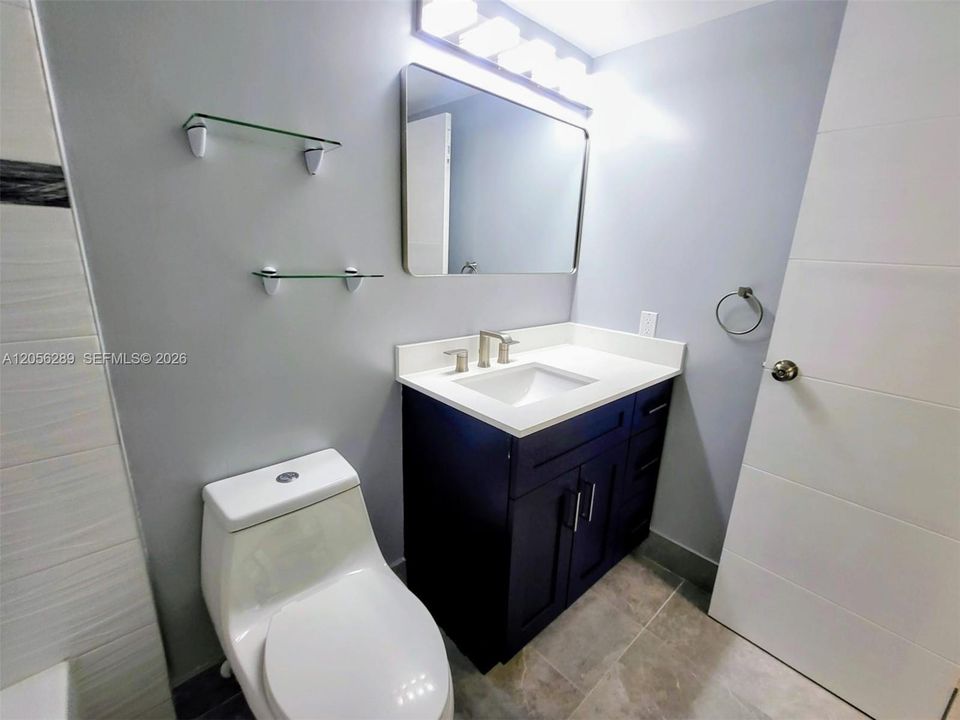 В аренду: $2,000 (1 спален, 1 ванн, 820 Квадратных фут)