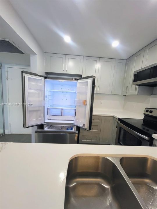 В аренду: $2,000 (1 спален, 1 ванн, 820 Квадратных фут)