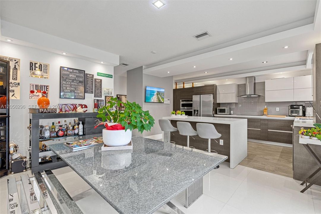 В аренду: $7,900 (5 спален, 3 ванн, 2547 Квадратных фут)