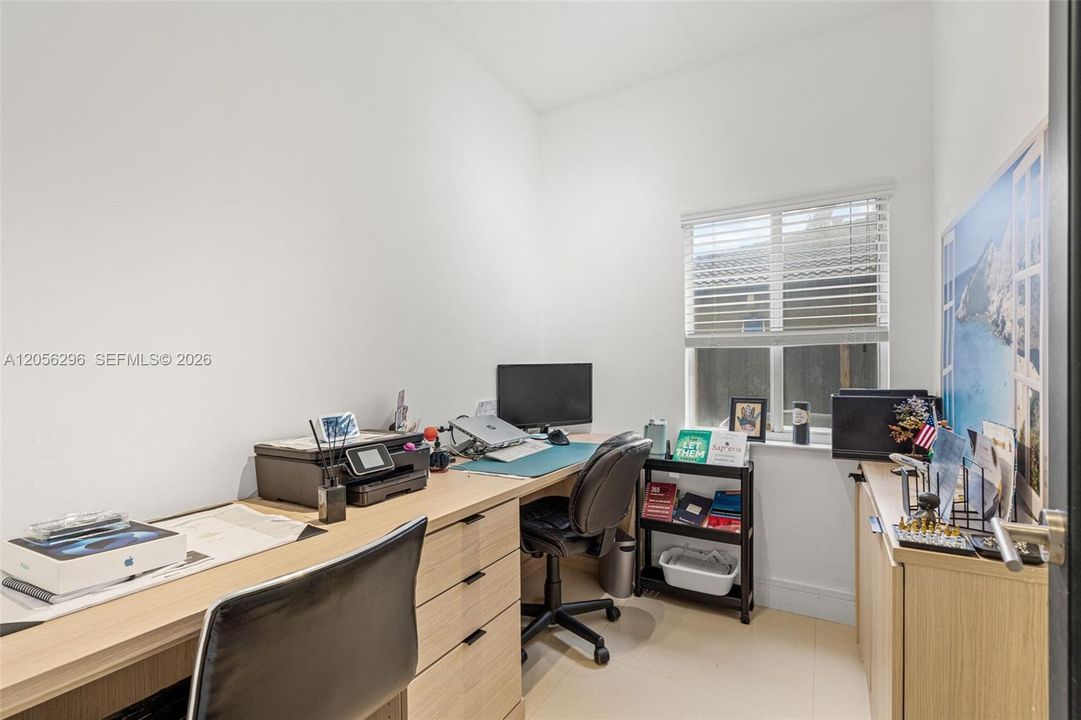 В аренду: $7,900 (5 спален, 3 ванн, 2547 Квадратных фут)