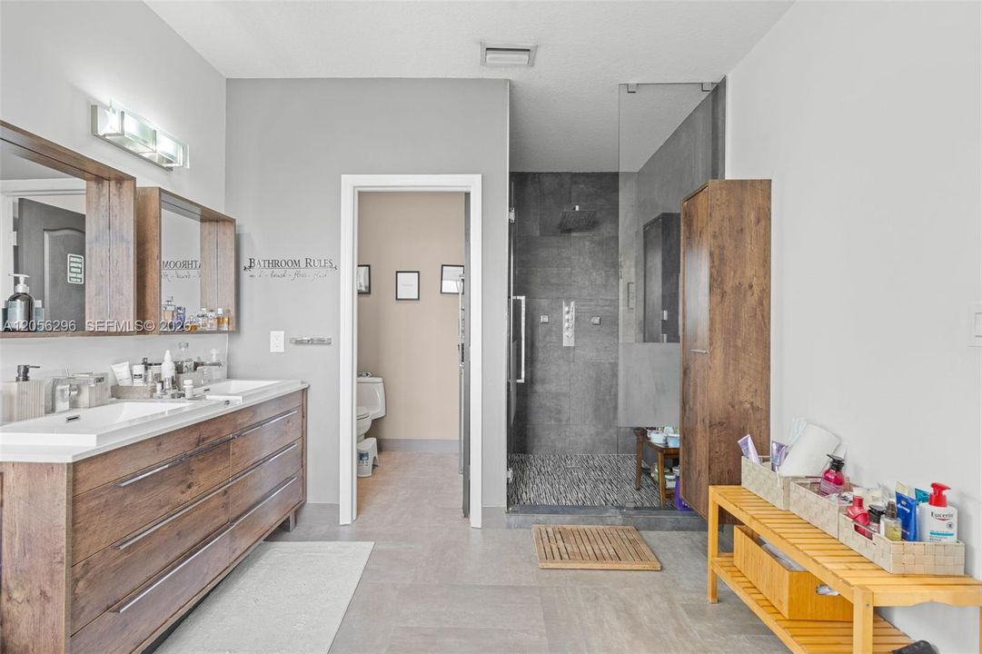 В аренду: $7,900 (5 спален, 3 ванн, 2547 Квадратных фут)