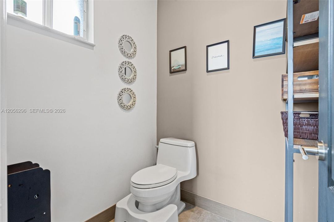 В аренду: $7,900 (5 спален, 3 ванн, 2547 Квадратных фут)