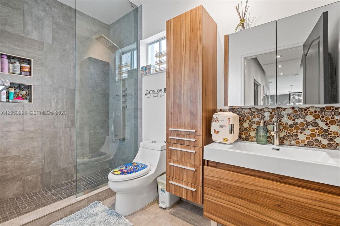 В аренду: $7,900 (5 спален, 3 ванн, 2547 Квадратных фут)