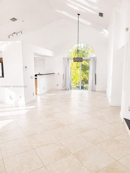 В аренду: $4,500 (3 спален, 2 ванн, 1778 Квадратных фут)