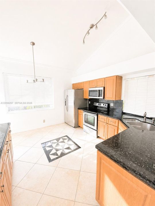 В аренду: $4,500 (3 спален, 2 ванн, 1778 Квадратных фут)