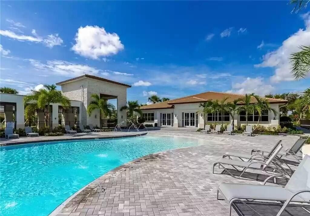 Piscina do condominio 2