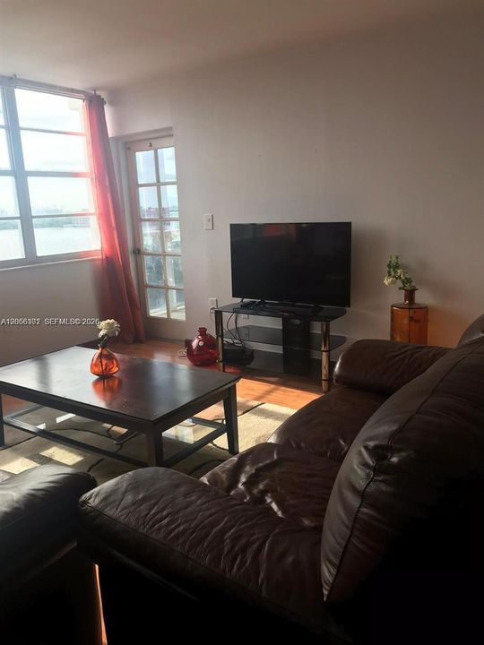 В аренду: $1,850 (1 спален, 2 ванн, 861 Квадратных фут)