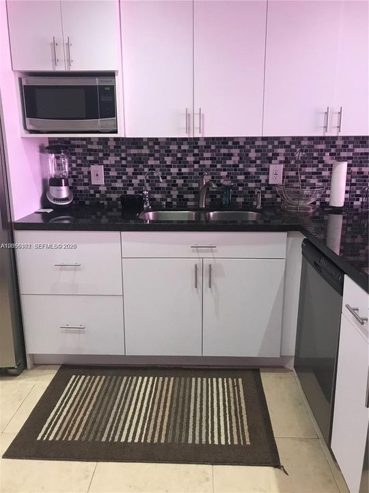 В аренду: $1,850 (1 спален, 2 ванн, 861 Квадратных фут)