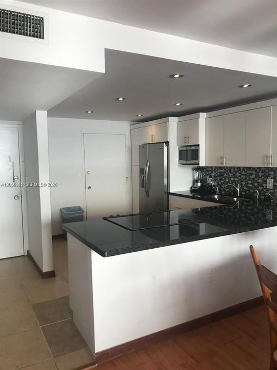 В аренду: $1,850 (1 спален, 2 ванн, 861 Квадратных фут)