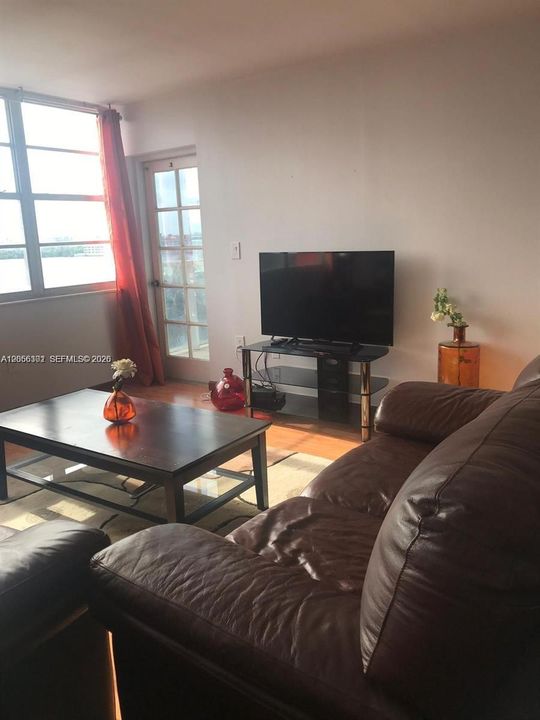 В аренду: $1,850 (1 спален, 2 ванн, 861 Квадратных фут)