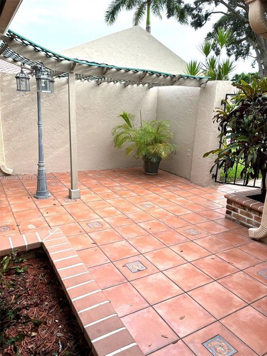В аренду: $4,200 (4 спален, 2 ванн, 2223 Квадратных фут)