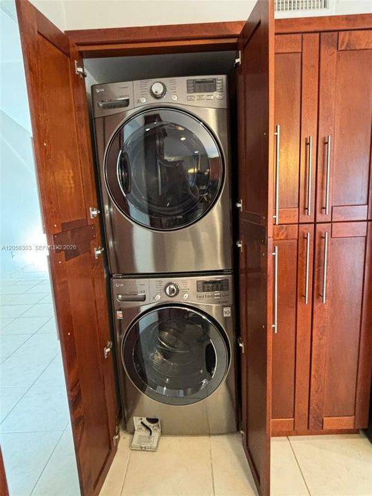 В аренду: $4,200 (4 спален, 2 ванн, 2223 Квадратных фут)