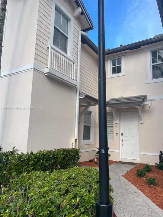 For Rent: $2,800 (3 beds, 2 baths, 1523 Square Feet)