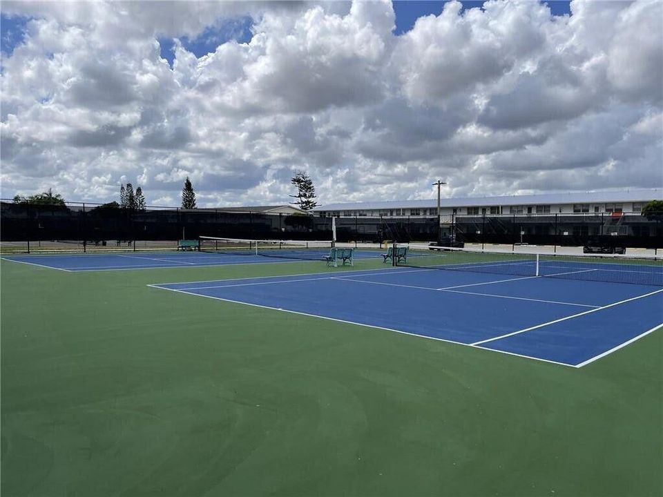 TENNIS