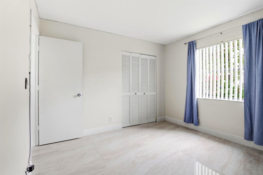 12069 Royal Palm Blvd_013