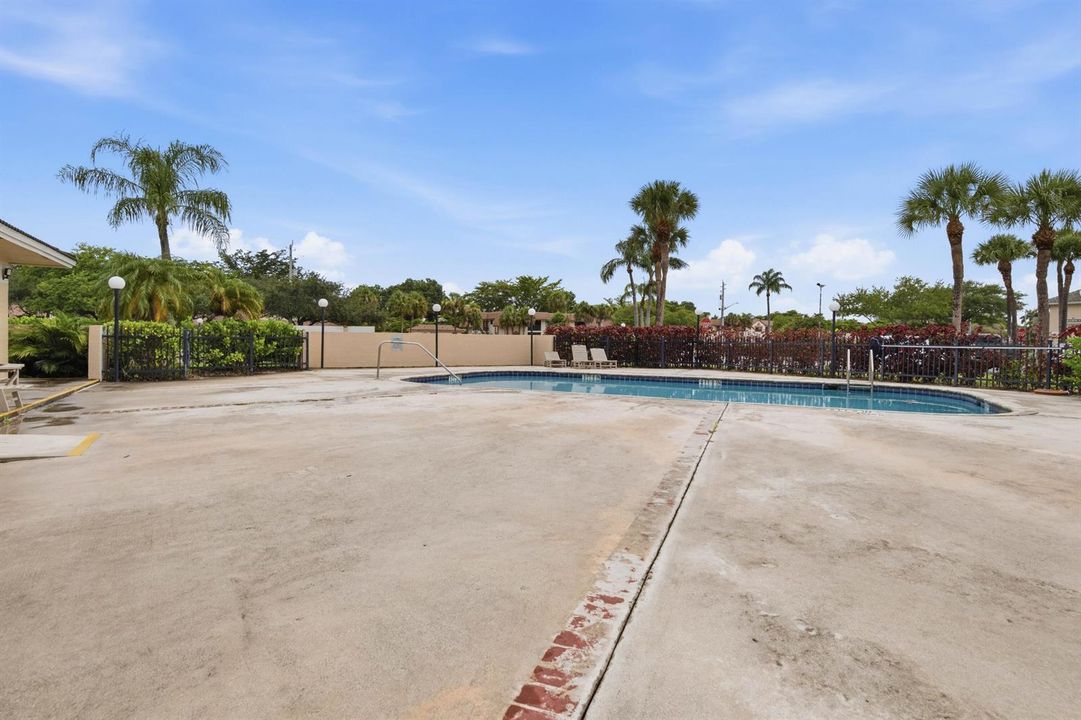 12069 Royal Palm Blvd_027