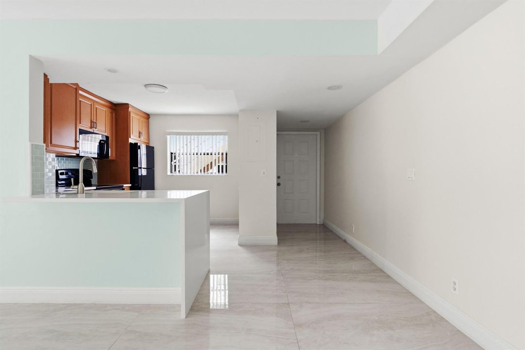 12069 Royal Palm Blvd_008