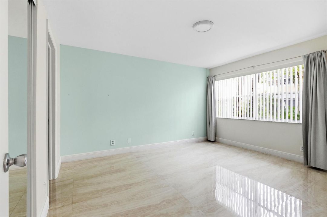12069 Royal Palm Blvd_016