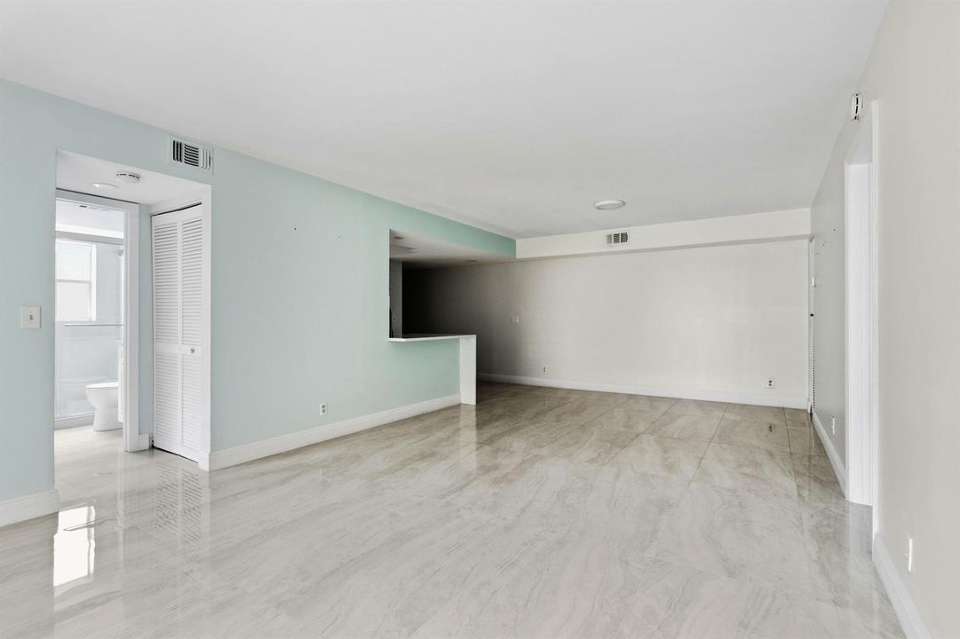 12069 Royal Palm Blvd_009