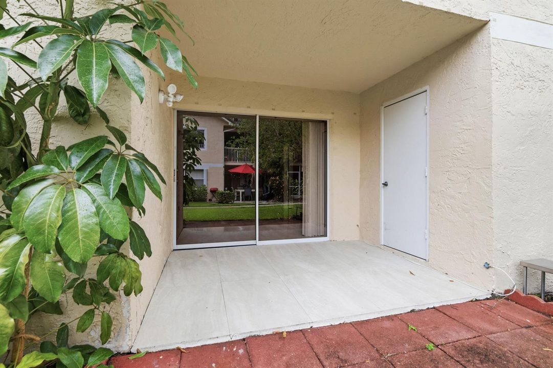 12069 Royal Palm Blvd_022