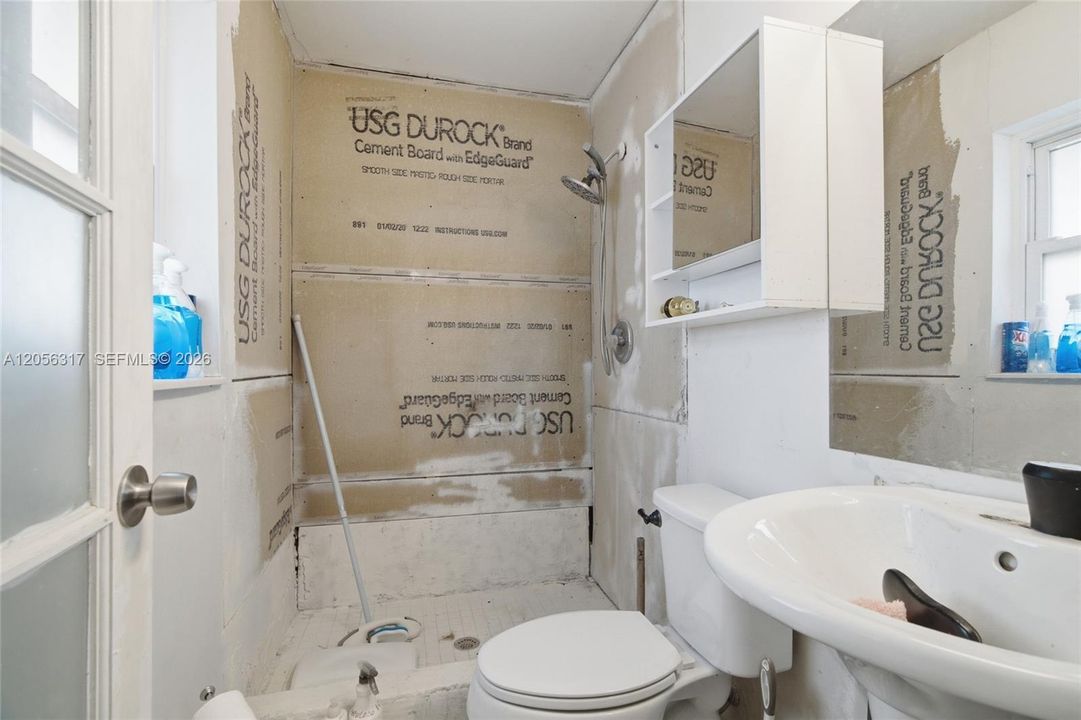 Activo con contrato: $580,000 (3 camas, 2 baños, 1025 Pies cuadrados)